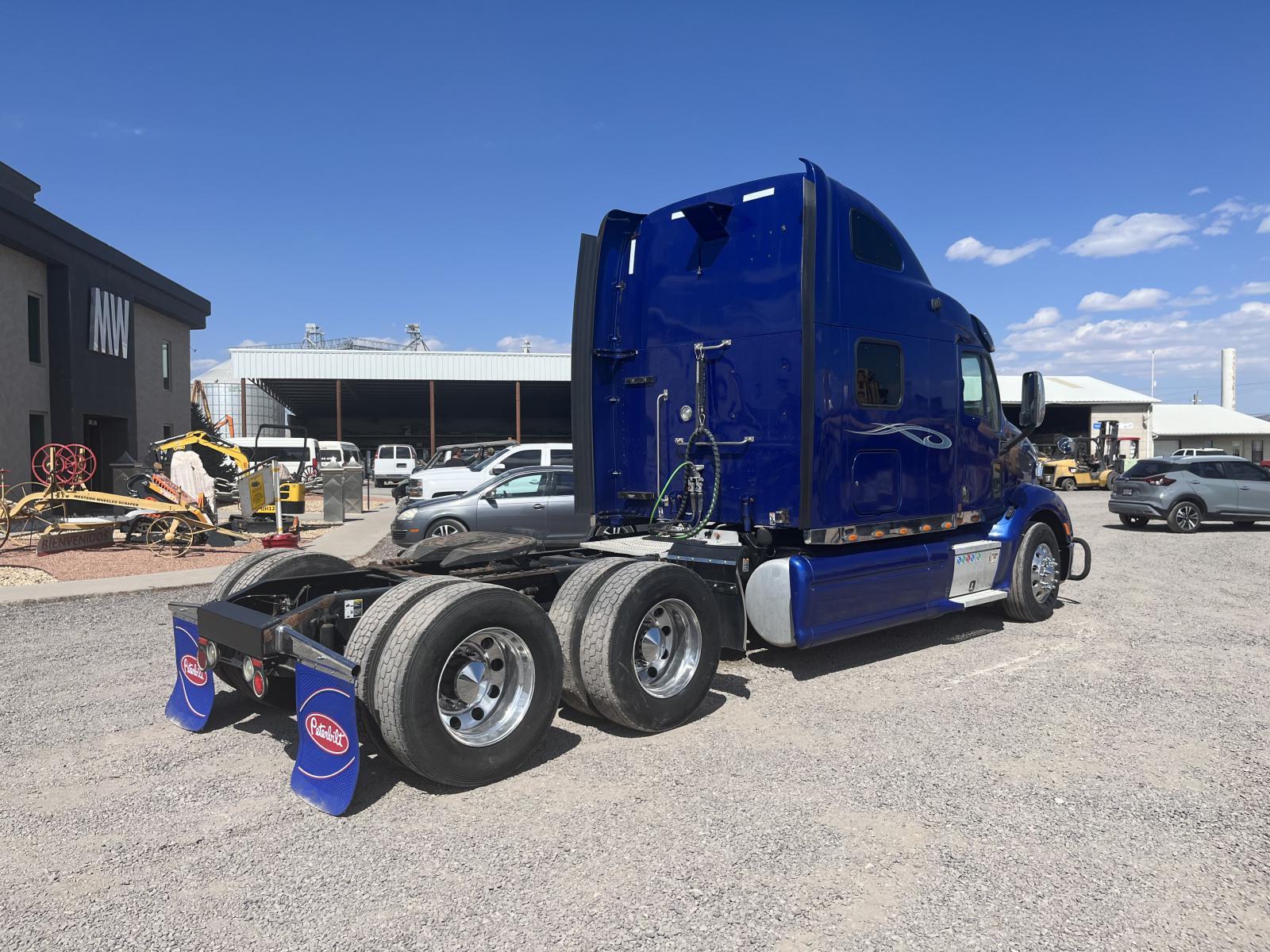 PETERBILT 587